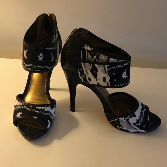 Cynthia Vincent Leather Heels - Picture 3 of 10